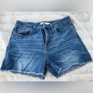 Vineyard Vines Frayed Hem Shorts
